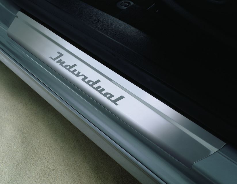 buy-your-original-ford-s-max-2006-2015-einstiegszierleisten-vorne-mit-individual-logo-fashion_0.jpg