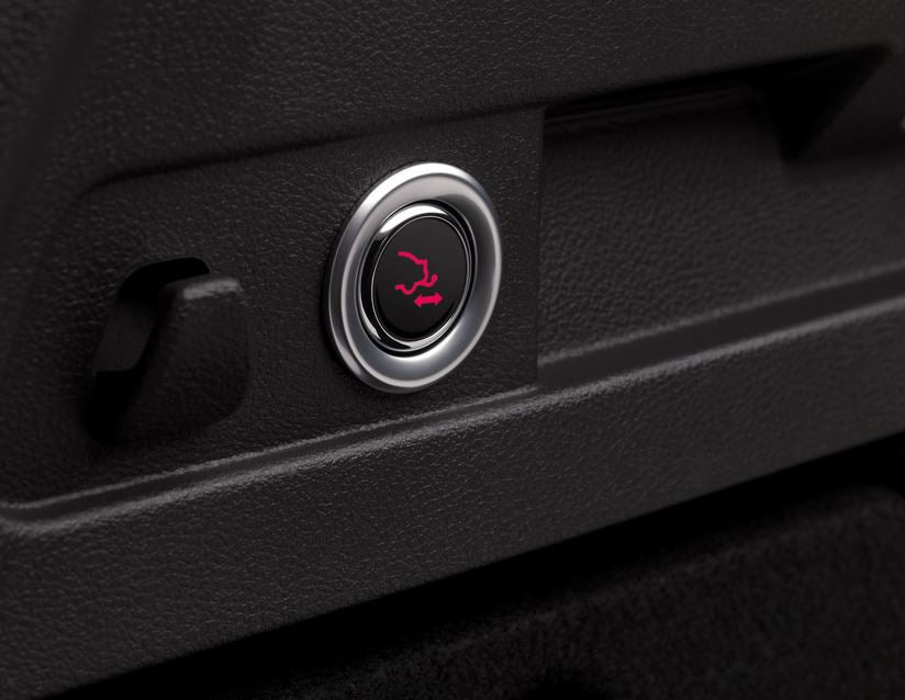 a-place-for-all-your-needs-to-buy-focus-anhangevorrichtung-mit-schwenkbarem-kugelkopf-inklusive-einbau-fur-4-turer-mit-10-l-ecoboost-motoren-achtung-nur-fur-modell-ab-02-2018-online_1.jpg